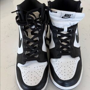 Nike Dunk High Retro sneakers in the "White/Black" colorway